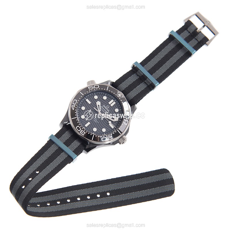 Omega Seamaster Automatic - Ceramic Case - Black Dial - Black Canvas - Buckle Clasp - View 2
