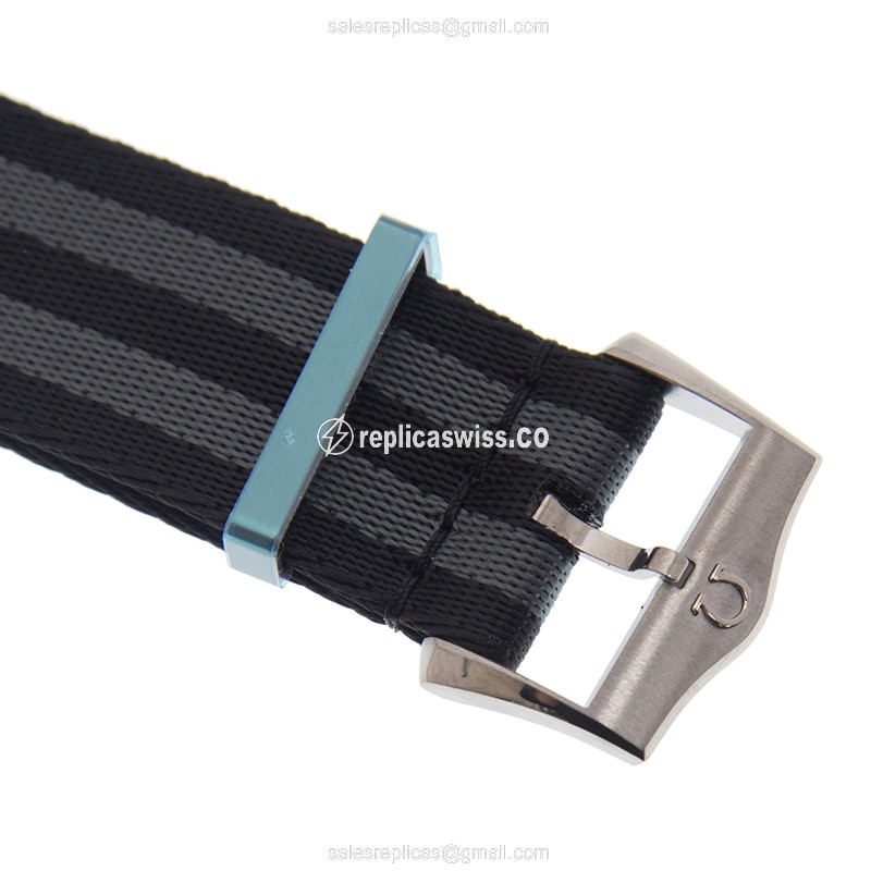 Omega Seamaster Automatic - Ceramic Case - Black Dial - Black Canvas - Buckle Clasp - View 4