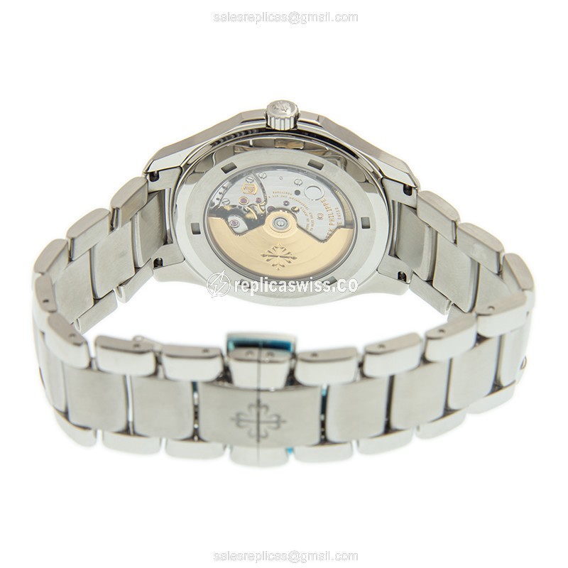 Patek Philippe Aquanaut 5167/1A-001 - Automatic - Steel Case - Black Dial - Silver Strap - View 4