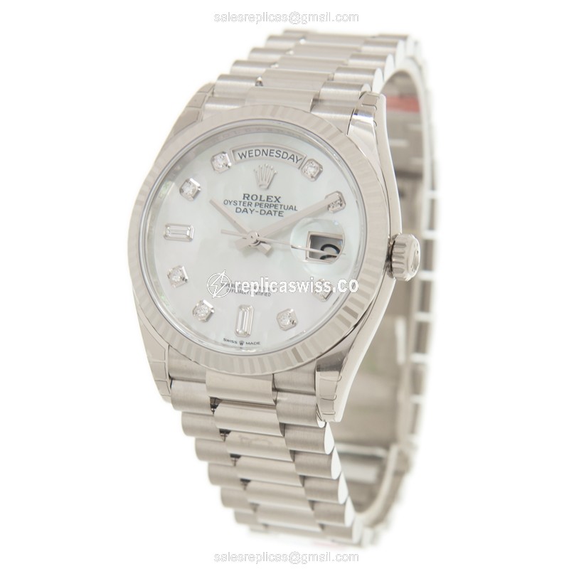 Rolex DAY-DATE Replica | Automatic | 18kt Gold Case | White Dial | Silver Clasp - View 3