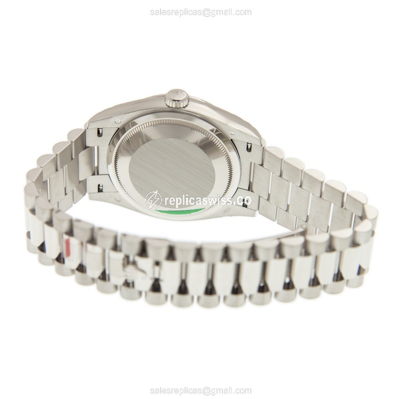 Rolex DAY-DATE Replica | Automatic | 18kt Gold Case | White Dial | Silver Clasp - View 4