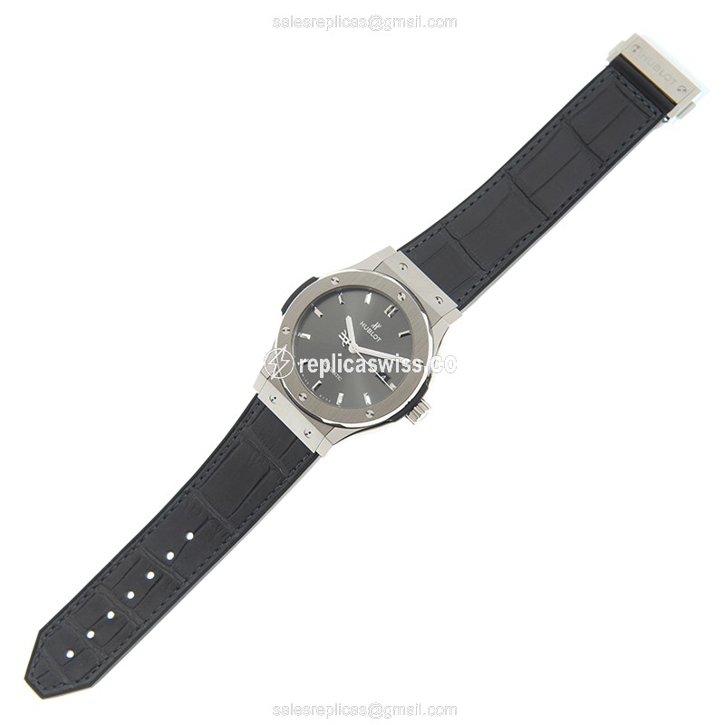 Hublot Classic Fusion Replica - Automatic - Titanium Case - Gray Dial - Grey Alligator Strap - View 2
