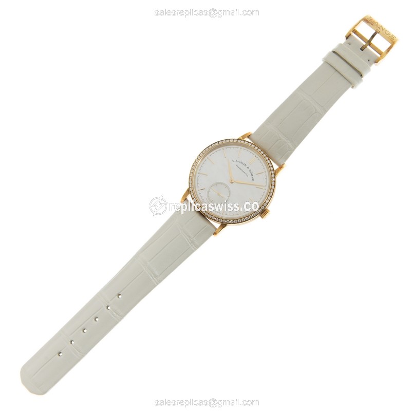 A Lange & Sohne SAXONIA Replica - Automatic - 18kt Gold - White Dial - Diamond Accents - Alligator White Strap - View 2