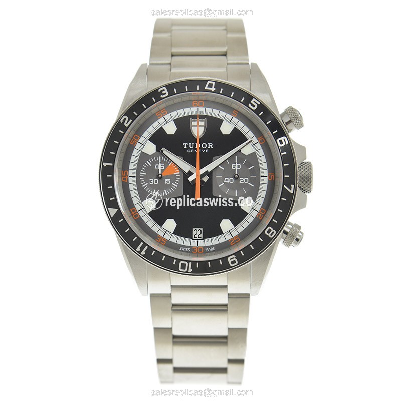 Heritage Ranger Replica - Tudor 70330N - Automatic - Black Dial - Steel Case & Strap - View 2