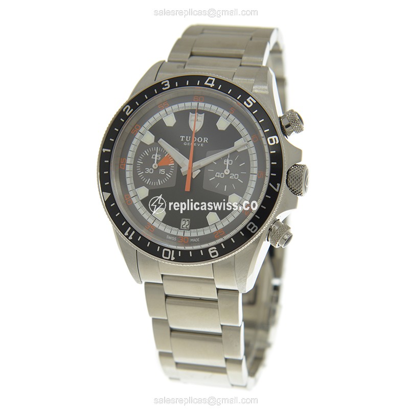 Heritage Ranger Replica - Tudor 70330N - Automatic - Black Dial - Steel Case & Strap - View 3