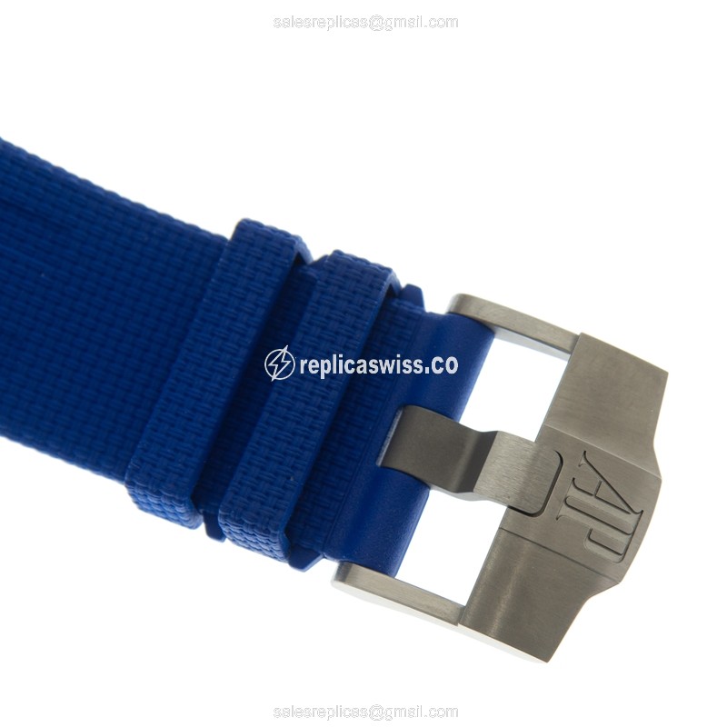 Audemars Piguet Royal Oak Offshore - Automatic - Ceramic Blue Dial - Rubber Blue Strap - View 4