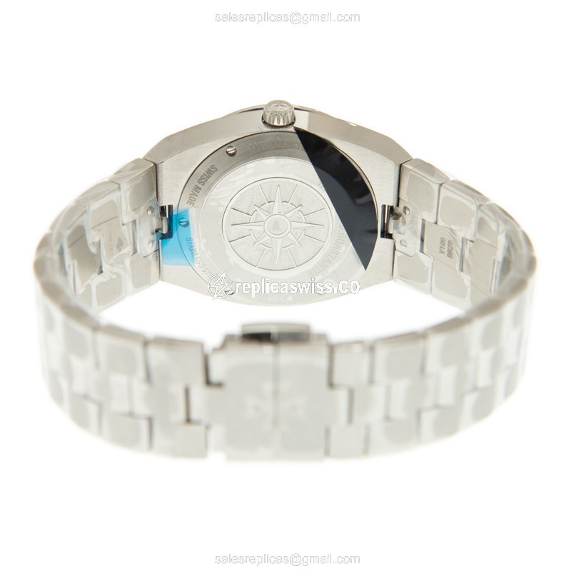 Vacheron Constantin Overseas Quartz - Blue Dial - Diamond Case - Silver Steel Bracelet - View 4
