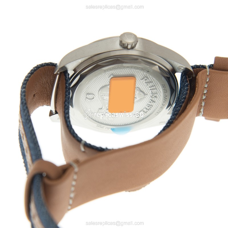 Omega Seamaster 220.12.40.20.03.001 - Automatic - Steel - Blue Dial - Blue Jeans Strap - View 3