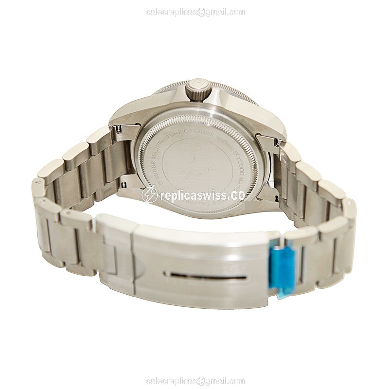 Automatic Tudor PELAGOS - Titanium Case - Blue Dial - Silver Titanium Strap - View 4