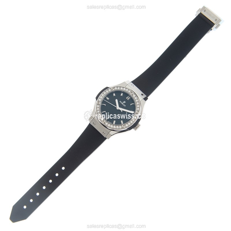 Hublot Classic Fusion Quartz - Titanium Case - Diamond Bezel - Black Dial - Rubber Strap - View 2