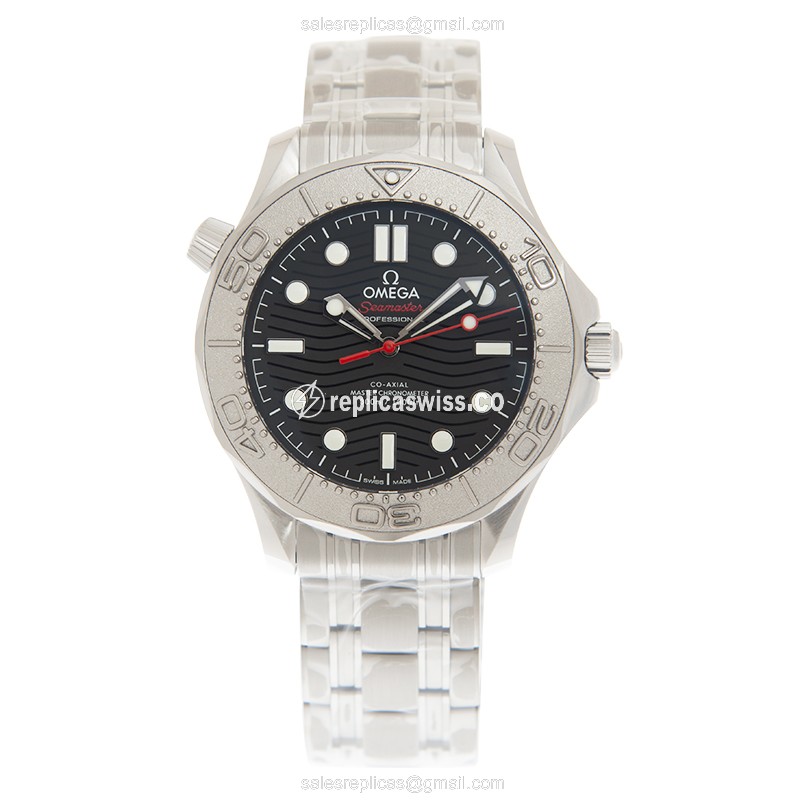 Omega Seamaster Automatic - Black Dial - Steel Case - Silver Band - Clasp - View 2