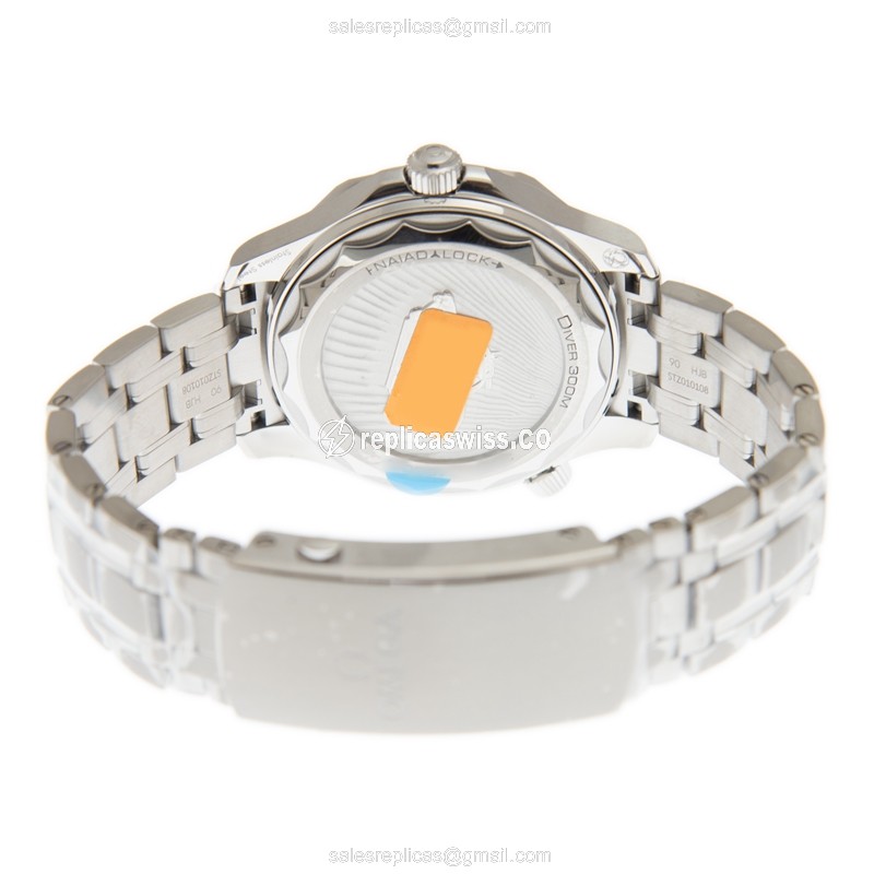 Omega Seamaster Automatic - Black Dial - Steel Case - Silver Band - Clasp - View 4