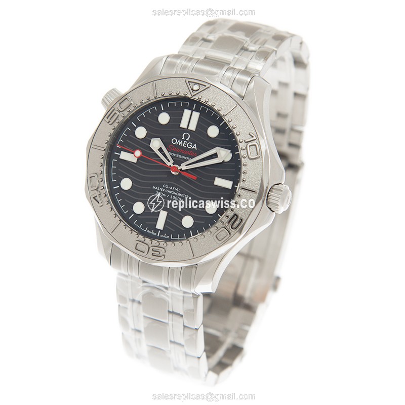 Omega Seamaster Automatic - Black Dial - Steel Case - Silver Band - Clasp - View 3
