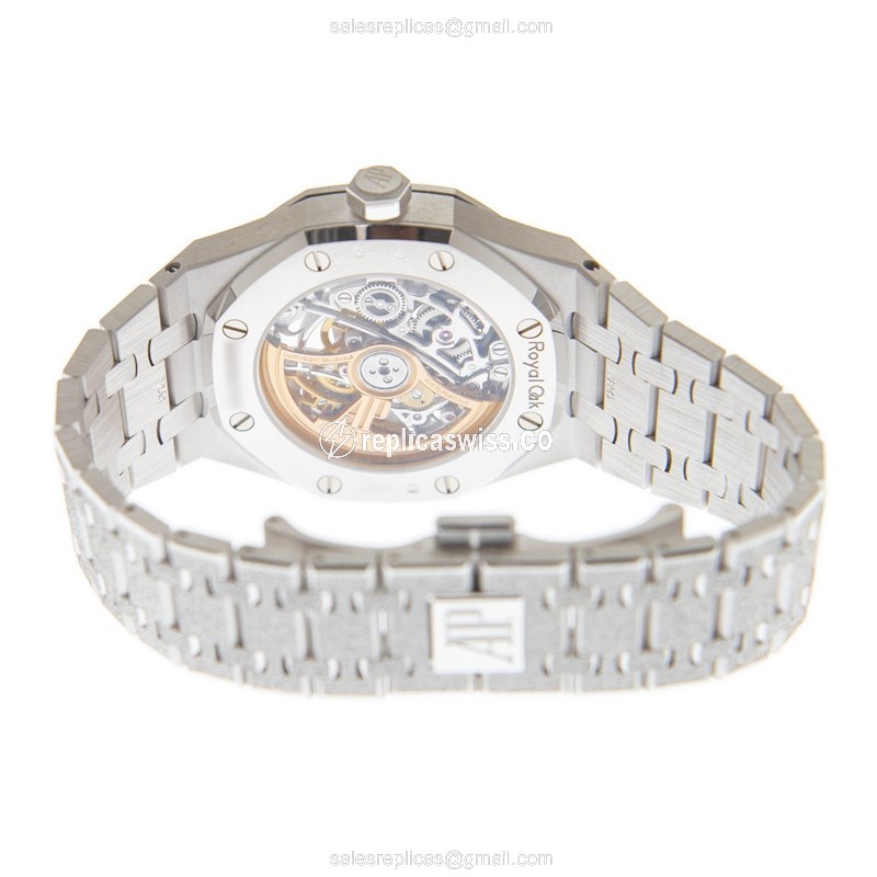 Audemars Piguet Royal Oak Replica - Automatic - 18kt White Gold - Sapphire Crystal - Silver Dial - View 4