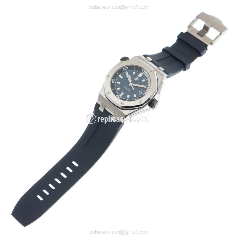 Automatic Audemars Piguet ROYAL OAK OFFSHORE - Blue Dial - Steel Case - Blue Rubber Strap - Buckle Clasp - View 2