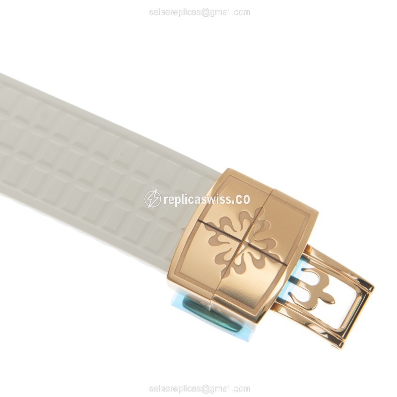 Patek Philippe AQUANAUT 18kt Rose Gold Diamond Auto - White Dial - Rubber Strap - View 4