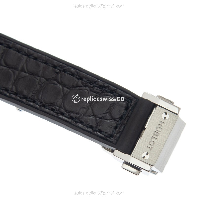 Hublot Classic Fusion Quartz Titanium - Diamond Bezel - Black Dial - Rubber Strap - View 4