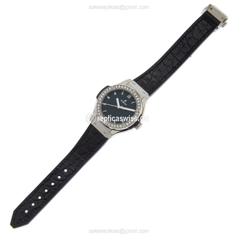 Hublot Classic Fusion Quartz Titanium - Diamond Bezel - Black Dial - Rubber Strap - View 2