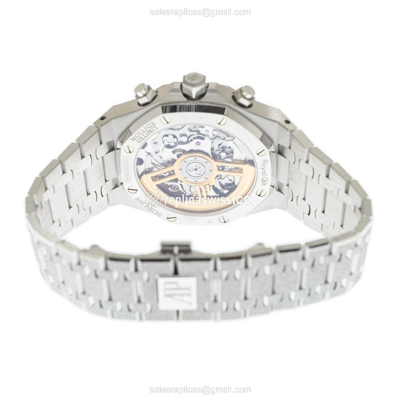 Audemars Piguet ROYAL OAK - Automatic - 18kt White Gold - Gray Dial - Silver Strap - View 4