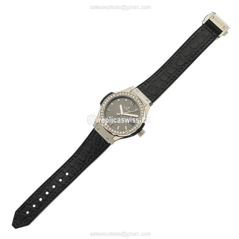 Hublot Classic Fusion Replica - Quartz - Titanium Case - Diamond - Gray Dial - Grey Alligator Strap - View 2
