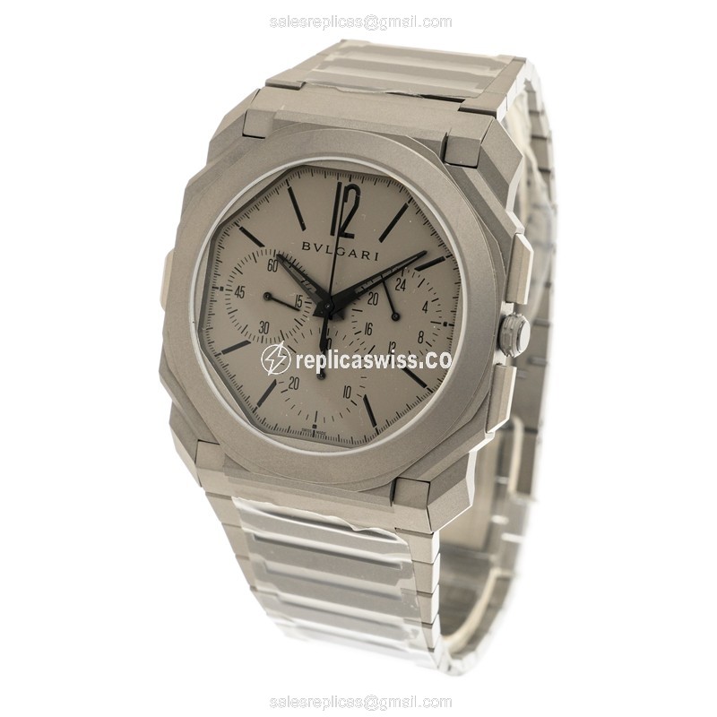 Bulgari 103068 OCTO Finissimo - Automatic - Titanium Case - Silver Dial - Silver Band - View 3