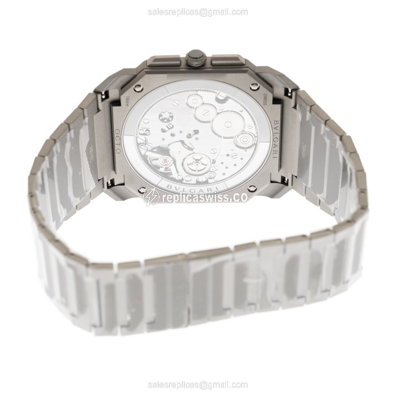 Bulgari 103068 OCTO Finissimo - Automatic - Titanium Case - Silver Dial - Silver Band - View 4