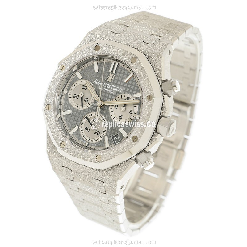 Audemars Piguet ROYAL OAK - Automatic - 18kt White Gold - Gray Dial - Silver Strap - View 3