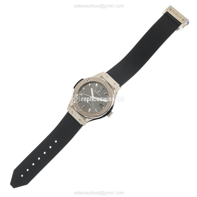 Hublot Classic Fusion Replica - Automatic - Titanium Case - Gray Dial - Grey Rubber Strap - View 2
