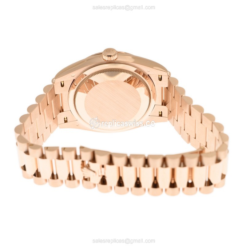 Rolex DAY-DATE Replica - 18kt Rose Gold - Automatic - White Dial on Gold Strap - View 4
