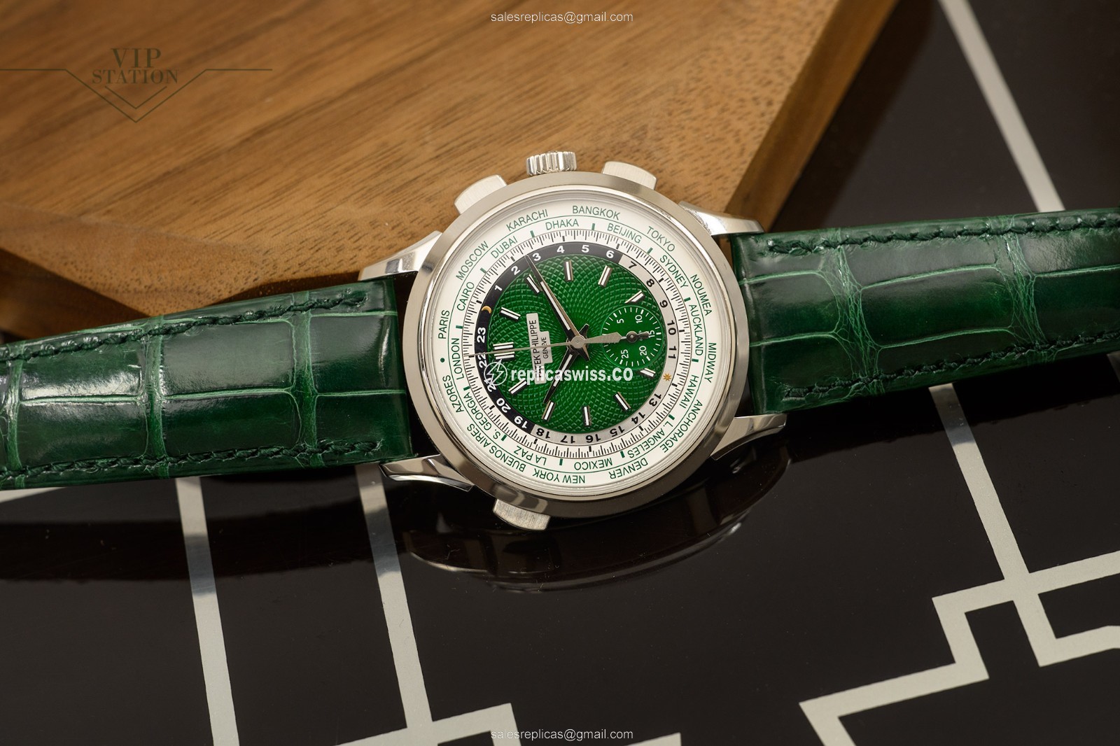 Patek Philippe 5930P-001 Replica - Automatic - Platinum Case - Green Dial & Alligator Green Strap - View 2