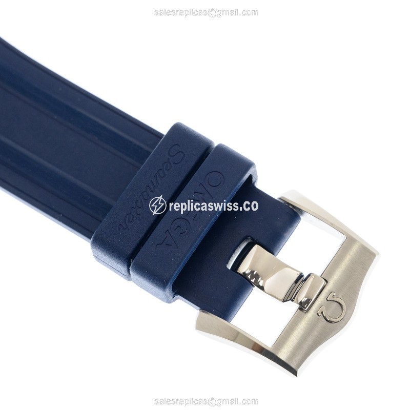 Omega Seamaster Replica - Automatic - 18kt Gold/Steel - Blue Dial & Buckle - Blue Rubber Strap - View 4