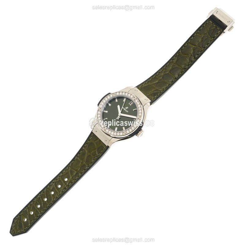 Hublot Classic Fusion Replica - Quartz - Titanium Case - Green Dial - Alligator Green Strap - View 2