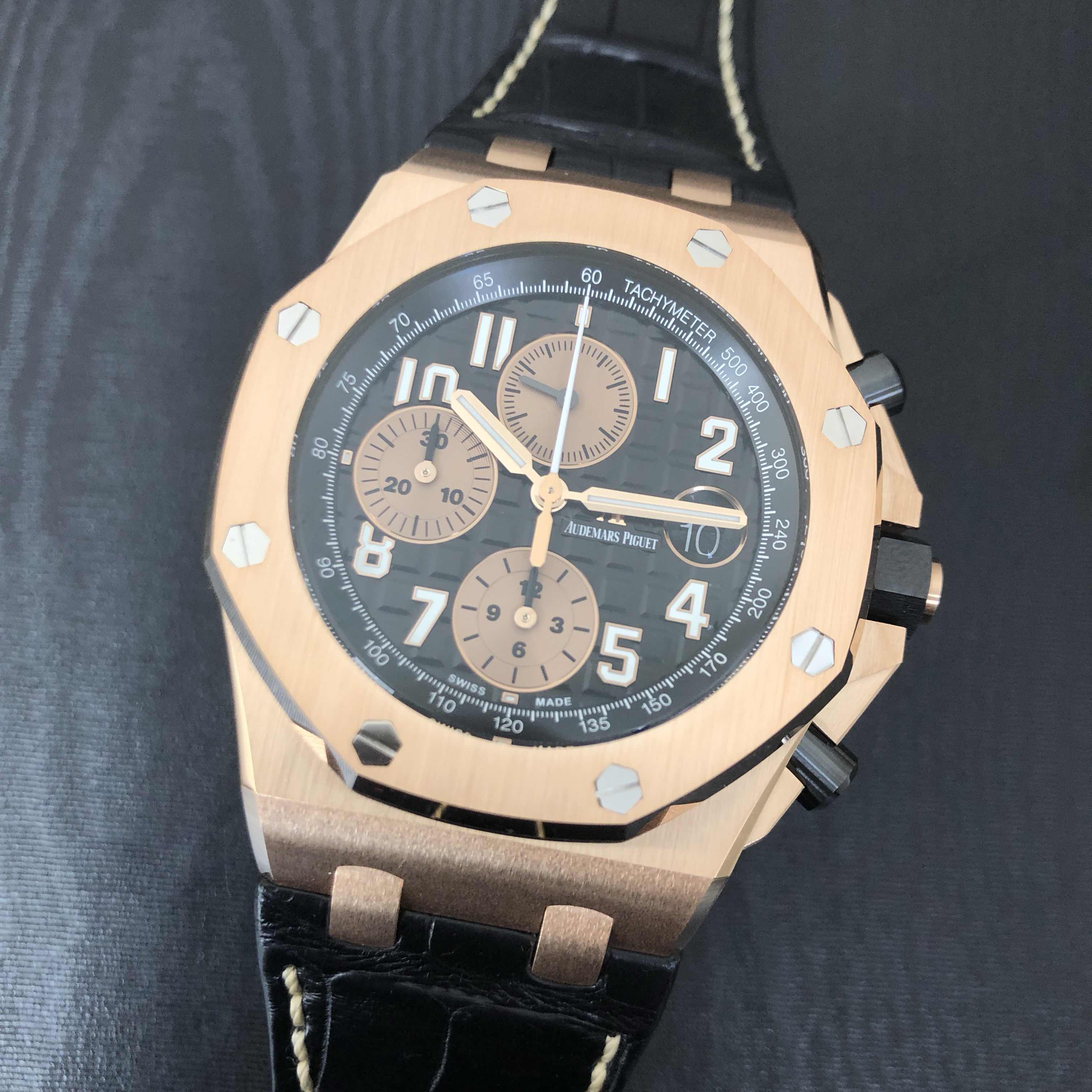 Audemars Piguet ROYAL OAK OFFSHORE - Automatic - 18kt Rose Gold - Black Dial - Buckle Clasp - Black Alligator Strap - View 4