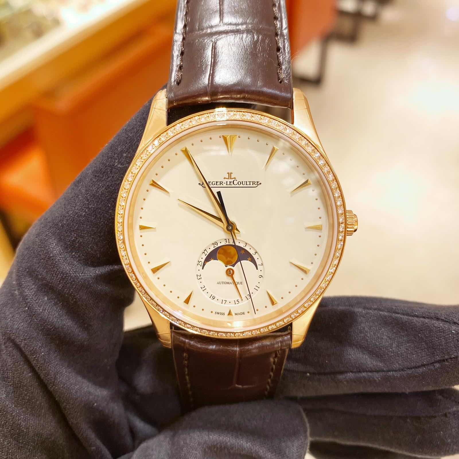 Jaeger-Lecoultre Q1362501 Replica - Ultra Thin - Automatic - 18kt Rose Gold Case - Beige Dial & Diamond Accents - Brown Alligator Strap - View 3