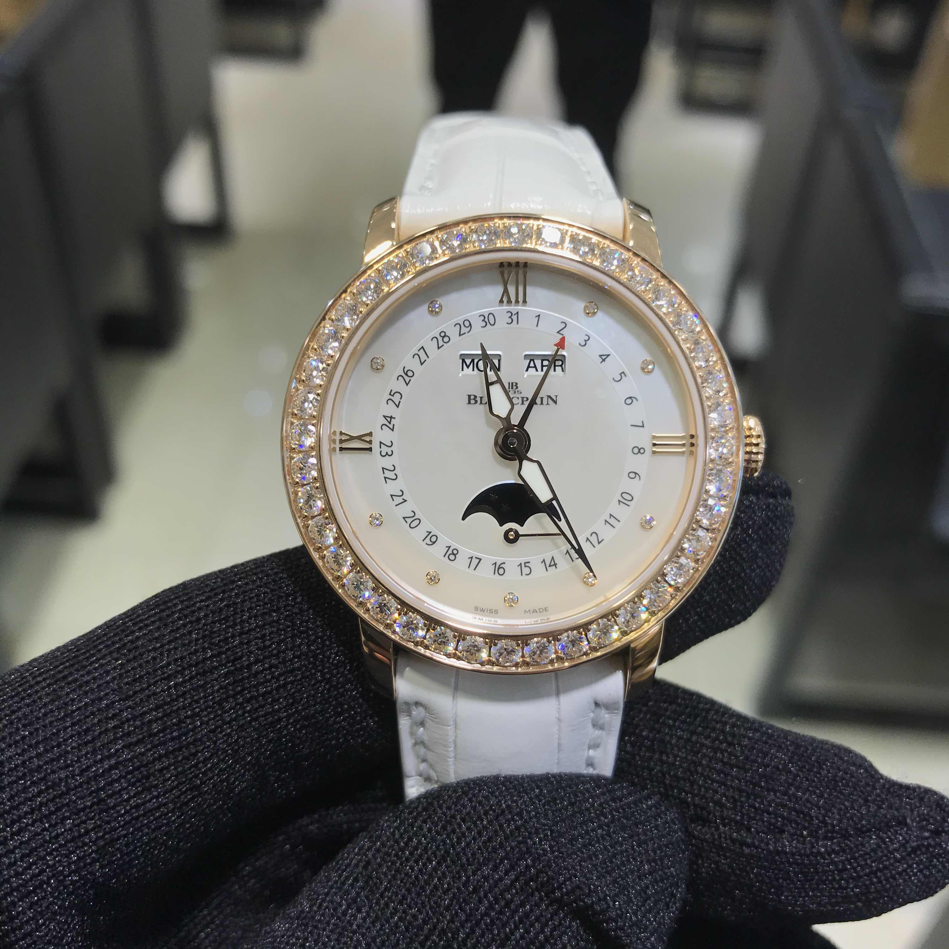 Blancpain 3663-2954-55B Replica - Automatic - 18kt Rose Gold Case - Diamonds - White Dial - View 4