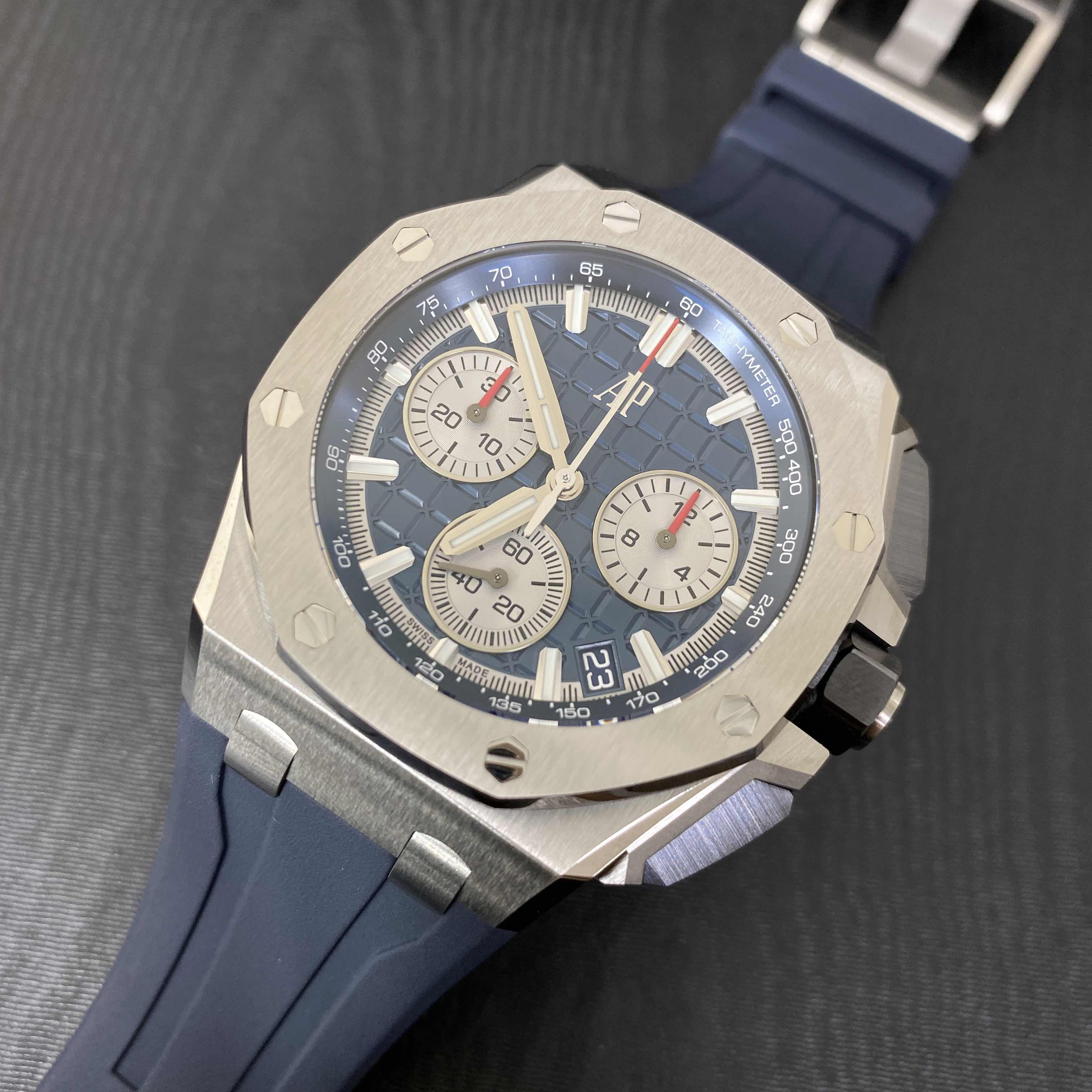 Audemars Piguet Royal Oak Offshore Replica - Automatic Titanium Case - Blue Dial - Blue Rubber Strap - View 4