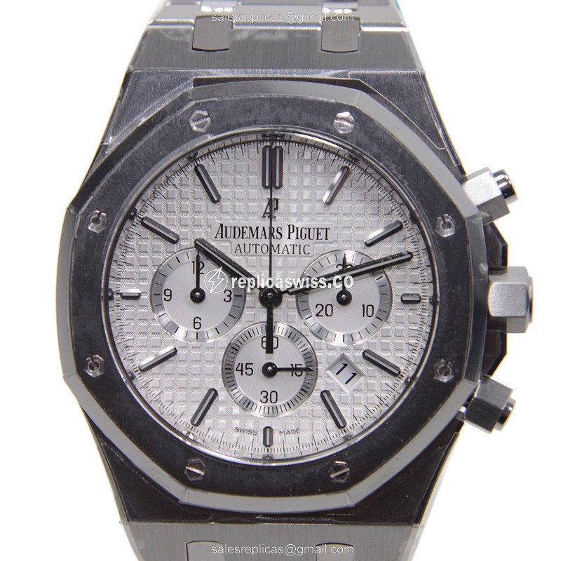 Audemars Piguet Royal Oak Automatic - Stainless Steel Case - Silver Dial - Steel Band