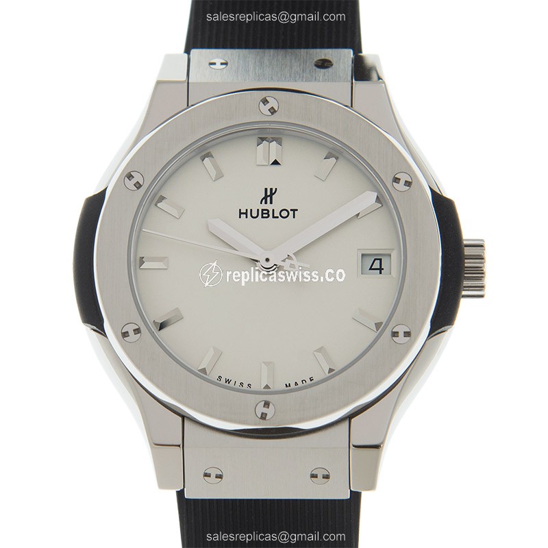 Hublot Classic Fusion Quartz Titanium - Silver Dial - Black Rubber Strap