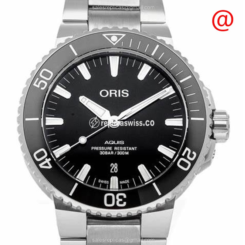 Oris AQUIS Automatic - Steel Case - Black Dial - Silver Strap - Clasp